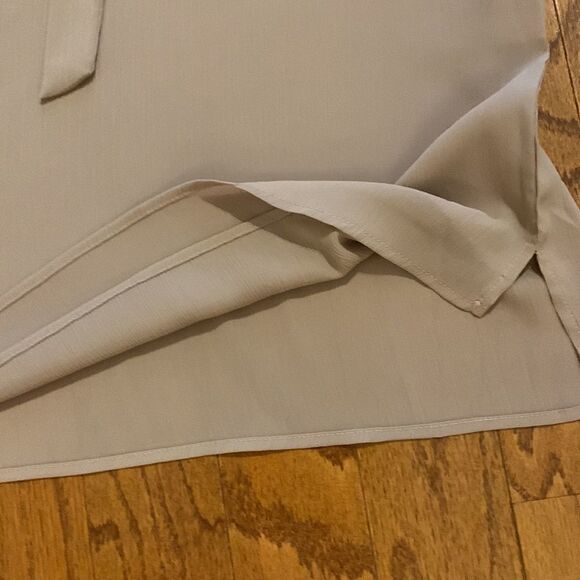 Acevog Size XL tan blouse.  Has lining in the front and crêpe like material. - Picture 8 of 11